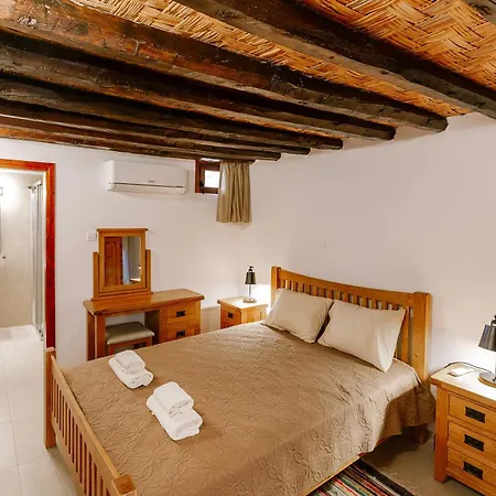 Iliada's Traditional Stone House * Paphos