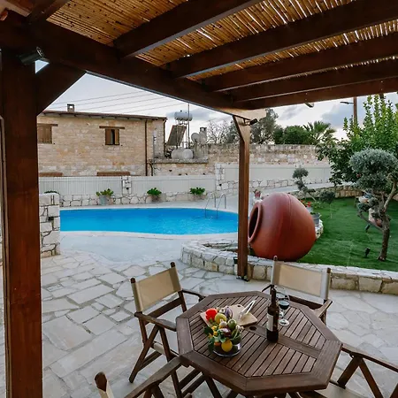 Hébergement de vacances Iliada Traditional Stone House With Private Pool, Paphos