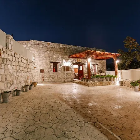 בית נופש Iliada's Traditional Stone House