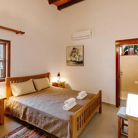 Hébergement de vacances Iliada Traditional Stone House With Private Pool, Paphos