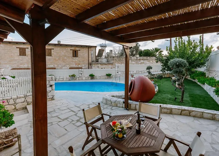 Сasa de vacaciones Iliada Traditional Stone House With Private Pool, Paphos