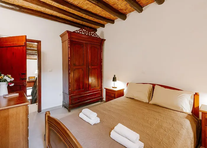 Сasa de vacaciones Iliada Traditional Stone House With Private Pool,