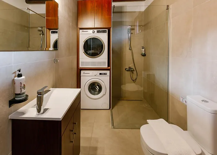 Iliada Traditional Stone House With Private Pool, Semesterbostad