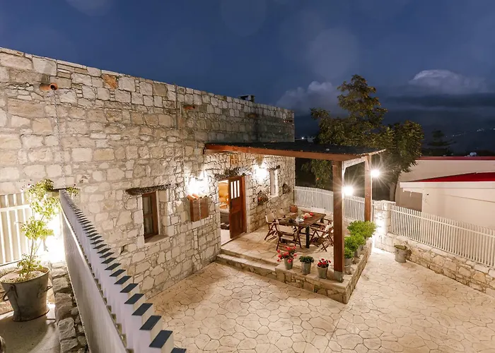 Сasa de vacaciones Iliada Traditional Stone House With Private Pool,