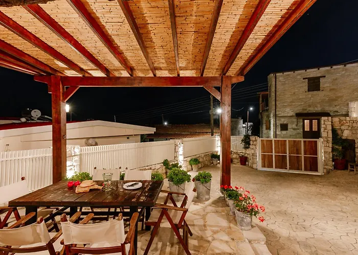 別荘 Iliada Traditional Stone House With Private Pool, *