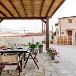 Iliada Traditional Stone House With Private Pool, Дом отдыха Пафос