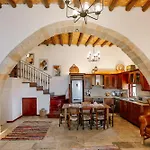 Iliada Traditional Stone House With Private Pool, Дом отдыха