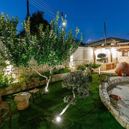 Iliada Traditional Stone House With Private Pool, 度假居 Paphos