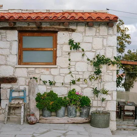 Iliada Traditional Stone House With Private Pool, Feriehus Paphos