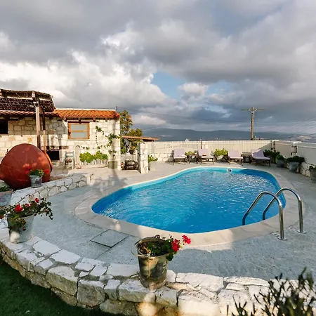 Nyaraló Iliada's Traditional Stone House