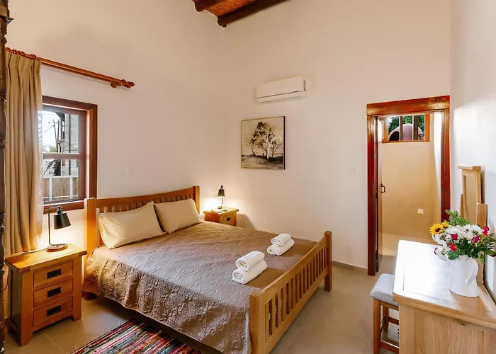 Feriehus Iliada Traditional Stone House With Private Pool, Paphos